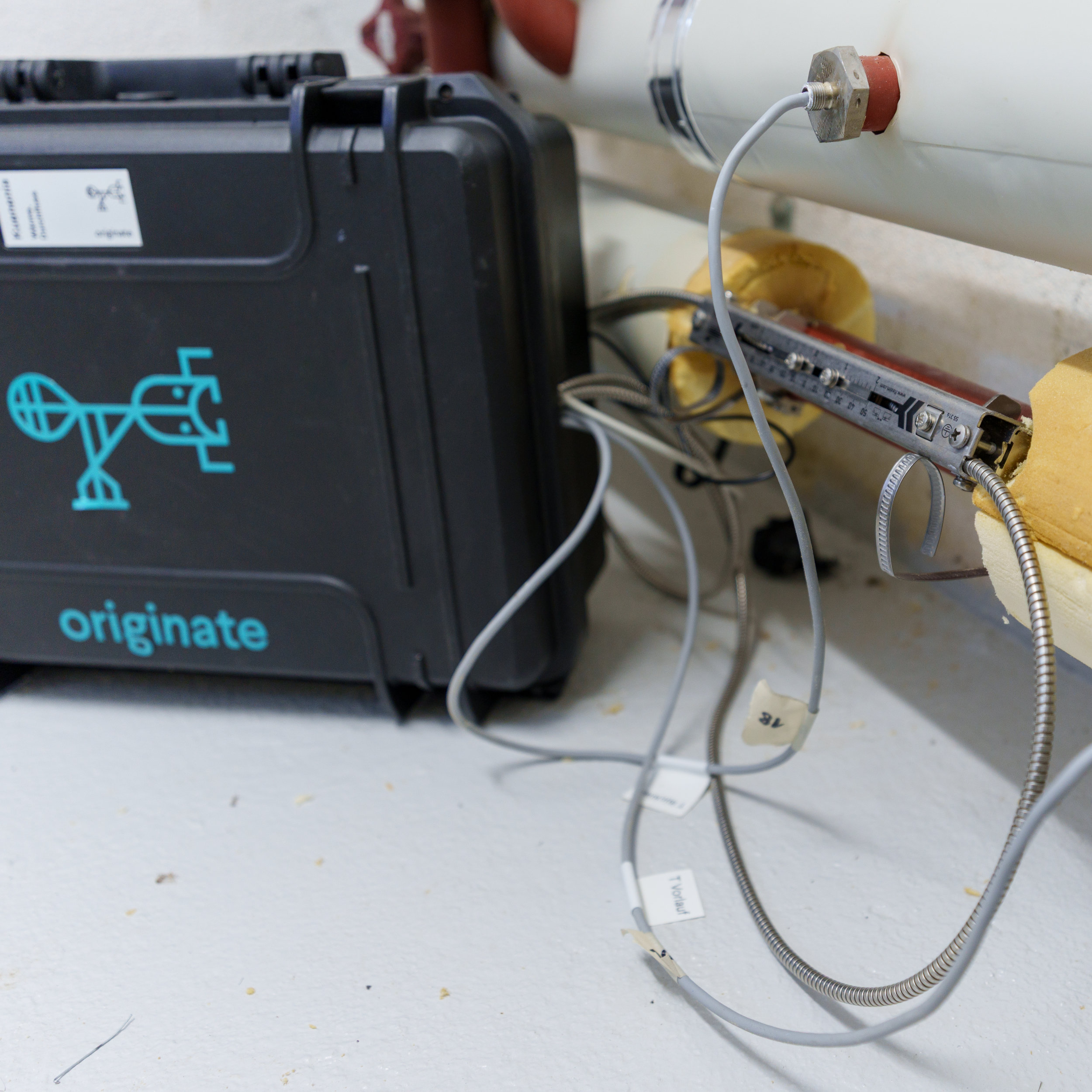 Messkoffer Thermische Leistungsmessung Flexim Ultraschall-Durchflussmessgerät am Rohr